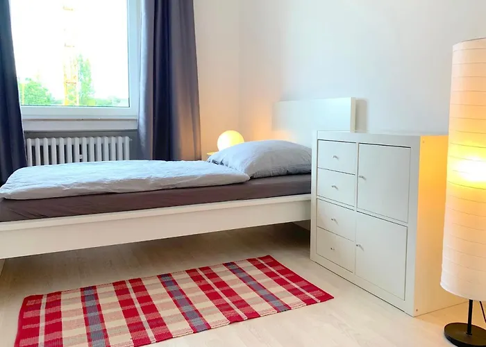 Sehr Schoene In Koeln-brueck Mit Eigenem Parkplatz