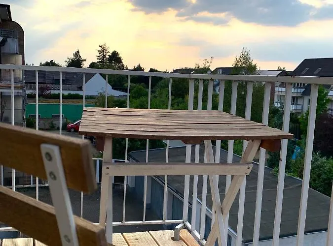 Sehr Schoene In Koeln-brueck Mit Eigenem Parkplatz Apartman *