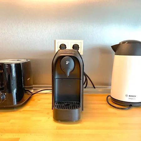 Sehr Schoene In Koeln-brueck Mit Eigenem Parkplatz Apartman *