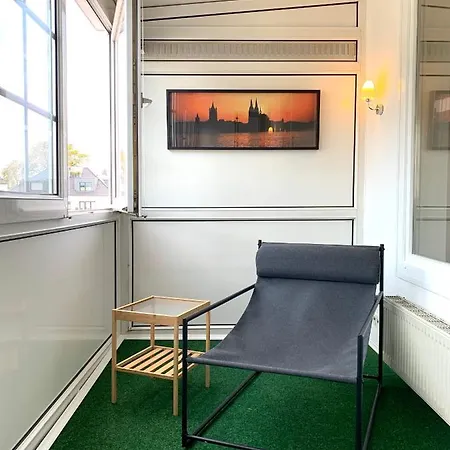 Sehr Schoene In Koeln-brueck Mit Eigenem Parkplatz Apartman