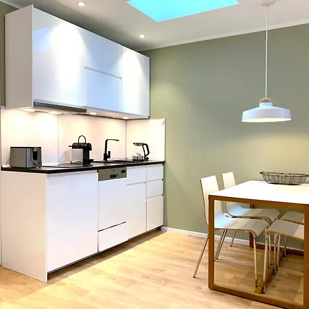 Sehr Schoene In Koeln-brueck Mit Eigenem Parkplatz