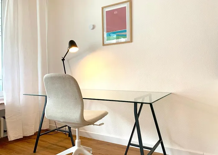 Sehr Schoene In Koeln-brueck Mit Eigenem Parkplatz Lägenhet Köln