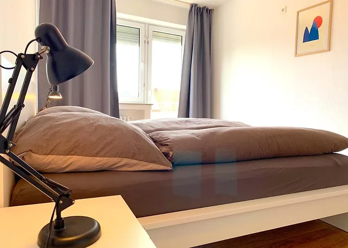 Sehr Schoene In Koeln-brueck Mit Eigenem Parkplatz Кёльн