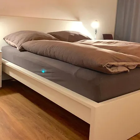 Sehr Schoene In Koeln-brueck Mit Eigenem Parkplatz Apartmán