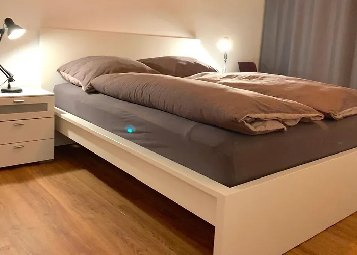 Sehr Schoene In Koeln-brueck Mit Eigenem Parkplatz Apartmán