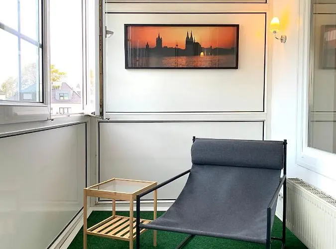 Sehr Schoene In Koeln-brueck Mit Eigenem Parkplatz Apartmán